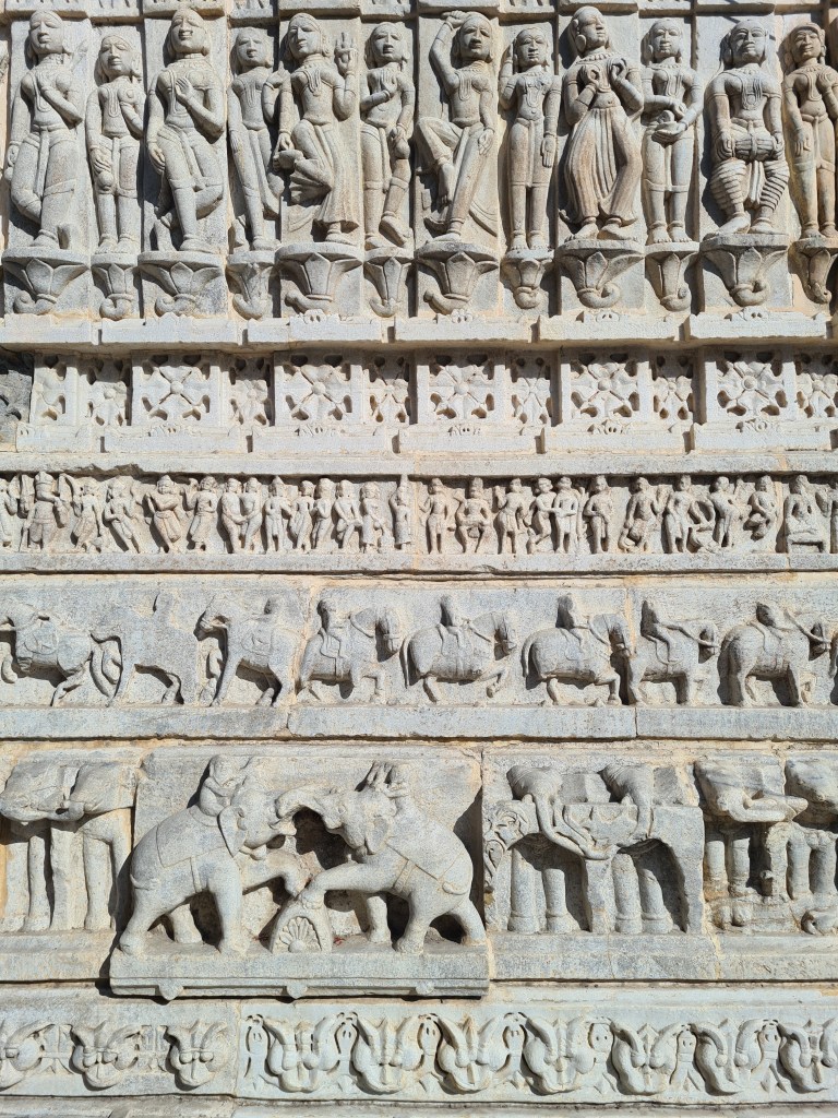 Temple carvings of people 